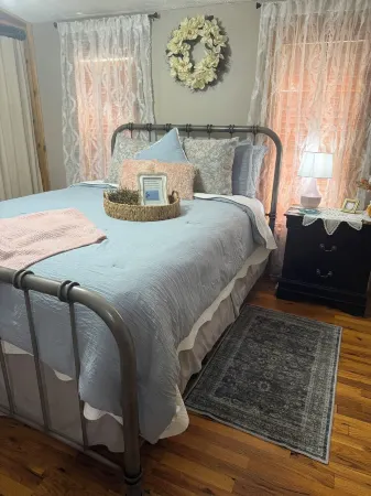 The Cottage on College Street