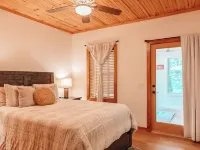 Newly Renovated White River Retreat, Breathtaking Views of the River, Sleeps 18 Ξενοδοχεία στην πόλη Izard County
