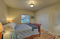 Central Apt Private Fireplace and Patio Access - واي فاي
