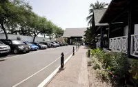 Labadi Beach Hotel - Parkplatz