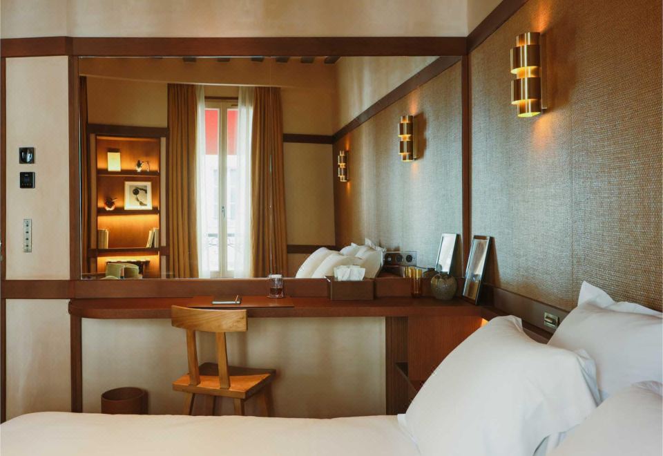 루브르 인근 스위트 객실