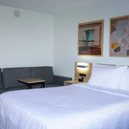 Airport Waterfront Inn