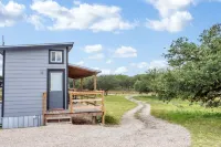 Charming Tiny House Retreat with Cozy Porch - Inviting Escape