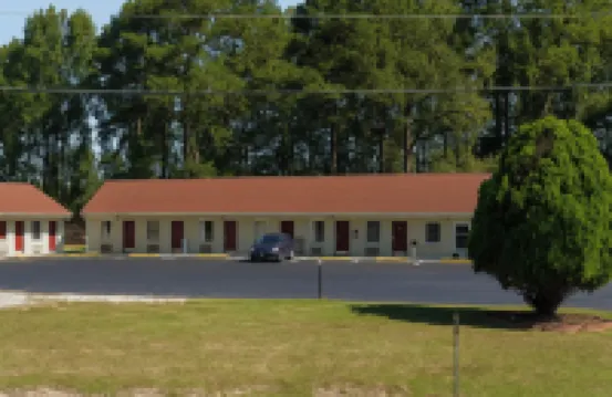 Courtland Inn Motel Hotels in Franklin