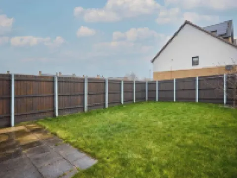 Modern Home with Garden, Corby Hotels in Corby