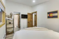 Cozy Avon Condo w/ Grill: Walk to Ski Shuttle - balcony