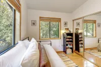 Idyllwild Cabin w/ Deck & Tahquitz Peak Views