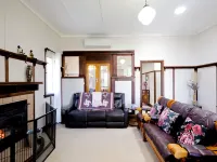 Heritage Home with BBQ & Outdoor Fire Pit Hotels in Tenterfield