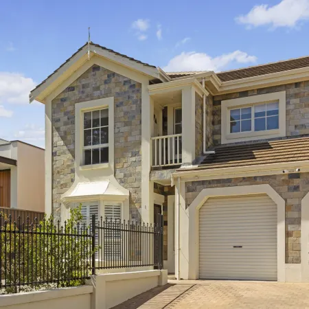 Coastal 3-Bed House with BBQ and Private Courtyard