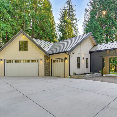 Wfh-Friendly Gem w/ Creek: 4 Mi to Sammamish Trail