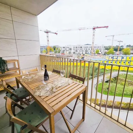 Central 2BR Flat w terrace&parking