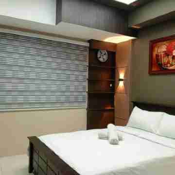 Cozy Manila Condo Retreat with Shared Pool Rooms