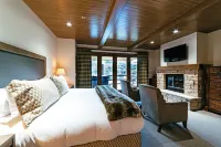 Luxury Four Bedroom Corner Suite with Hot Tub 4 Apartment Hotel by Redawning