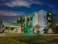 Wingate by Wyndham Round Rock Hotel & Conference Center Hotels near Stella Park