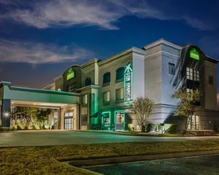 Wingate by Wyndham Round Rock Hotel & Conference Center Hotels in Round Rock