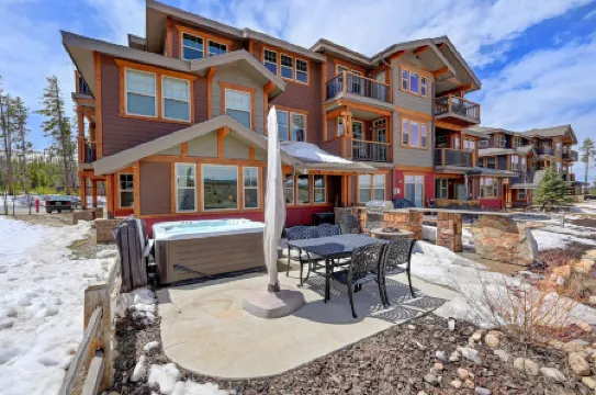 Cozens Pointe I-101 2 Bedroom Condo by RedAwning