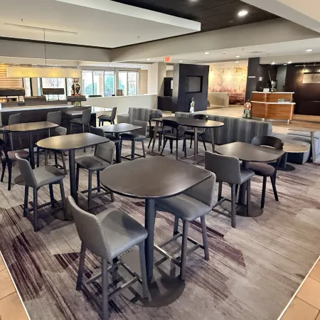 PRESTON SUITES by IHG
