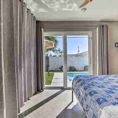 1 Mi to Deerfield Beach: Stylish Studio w/ Pool! Rooms