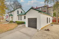 Charming Home: 3 Blocks to Winona State University - parking