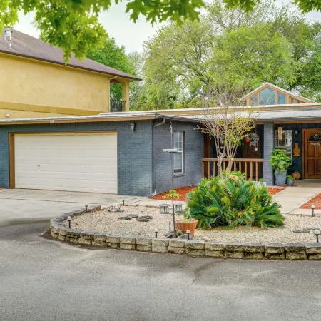 Deck & Gas Grill: Riverfront Mcqueeney Duplex