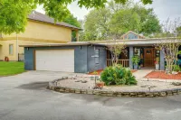 Deck & Gas Grill: Riverfront Mcqueeney Duplex - Parkering