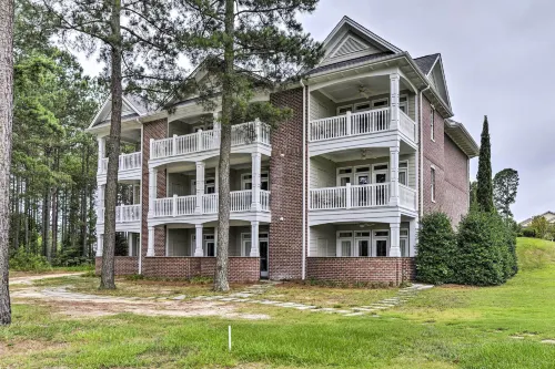 Anderson Creek Resort Condo on Golf Course w/ Pool - parking