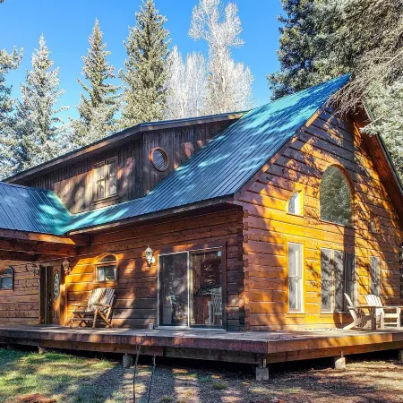 Bayfield Cabin w/ Wraparound Deck & Fire Pit
