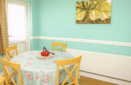 House - Sleeps 8 - Garden - Pet Friendly - Parking