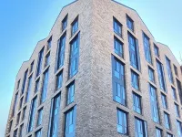Queen Street Place Hotels near Eyre Square Centre