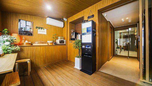 이상한호텔 차이나타운점 거실 및 침대 사진