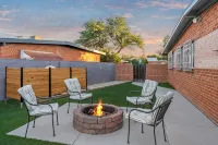 Lester Place: Retro-Inspired Artist’s Escape with Pool!