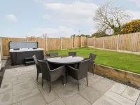 11 Parc Delfryn Hotels in Llanfair-Mathafarn-Eithaf