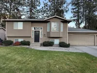 4-Bed 2.5 Bathroom in North Spokane with Treadmill, WiFi, AC