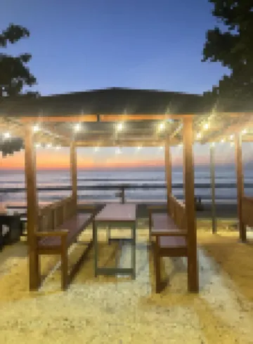 Lanta Bee Garden Bungalow