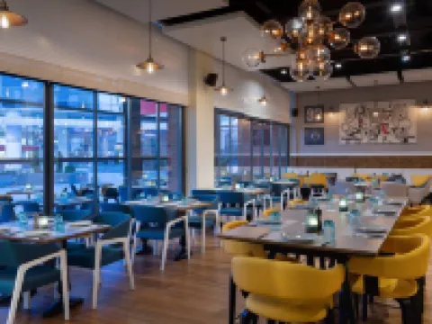 Courtyard Chisinau โรงแรมในคีชีเนา