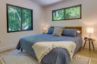 Modern Cabin w/ Hot Tub & Fire Pit in Fairview! - Homestays