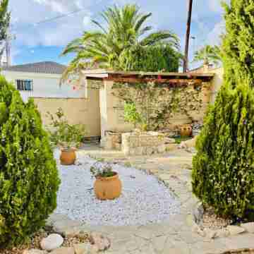 Charming Villa With Private Garden Hotel Exterior