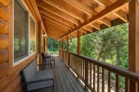Raven Haven Lodge 2 Bedroom Home by RedAwning