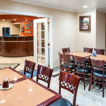 Rodeway Inn San Diego Near Sdsu Отели рядом с достопримечательностью «Стадион SDCCU»