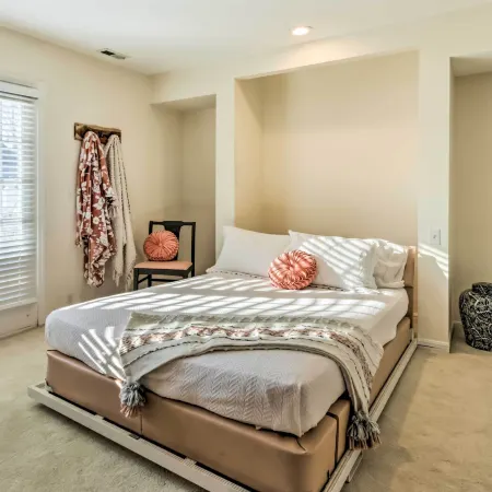 Lovely Norwich Villa, on Golf Course with Amenities!