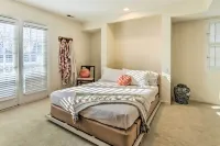 Lovely Norwich Villa, on Golf Course w/ Amenities! - Parkplatz