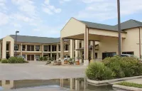 Lone Star Inn and Suites Victoria
