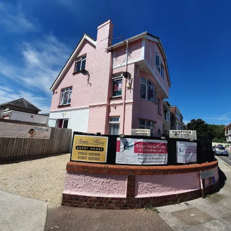 Singer House Beach Holiday Flats with Parking ,Opposite Paignton Pier ,English Riveria