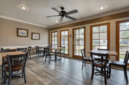 SureStay Hotel by Best Western Leesville