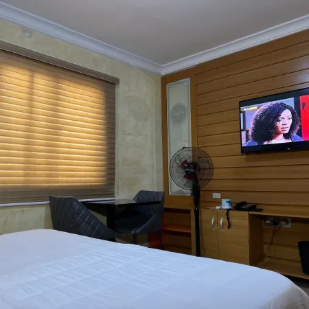 Plot1 Suites