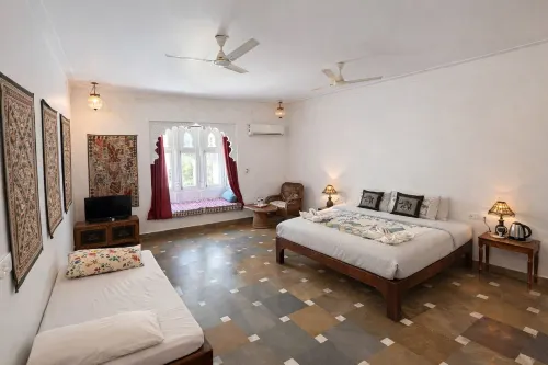 Hibiscus Heritage - A Lake View Hotel in Udaipur