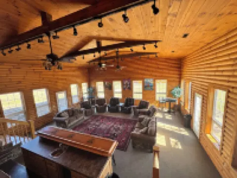 FALCON LODGE AND NATURE RETREAT Hotels in Laclede County