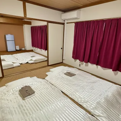 HAPPINESS INN Các khách sạn gần Tượng Masatoshi Maeda
