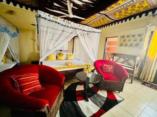 Luxurious 3-Bedroom Holiday House with Pool Access in Diani Beach - 2-Star