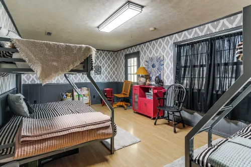 Gassville Group Getaway! Dog-Friendly Home + Yard - 2-Star